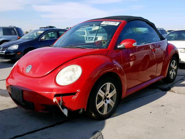 3VWPF31Y86M318762 - 2006 VOLKSWAGEN NEW BEETLE Rot Foto 2