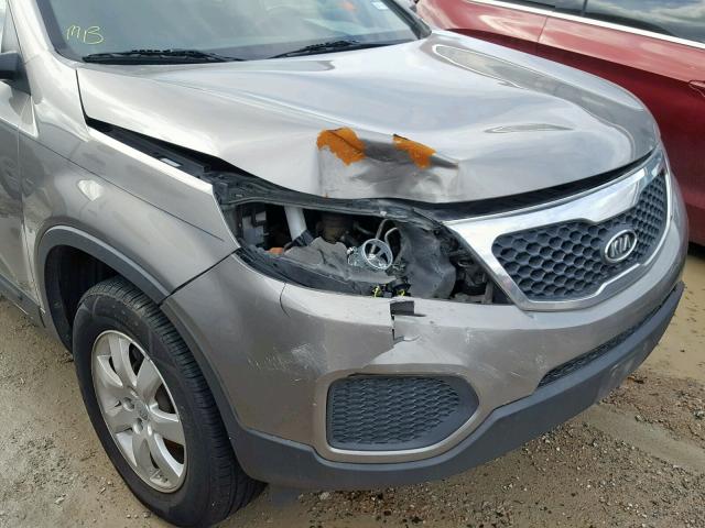 5XYKT3A16CG220735 - 2012 KIA SORENTO BA GRAY photo 9