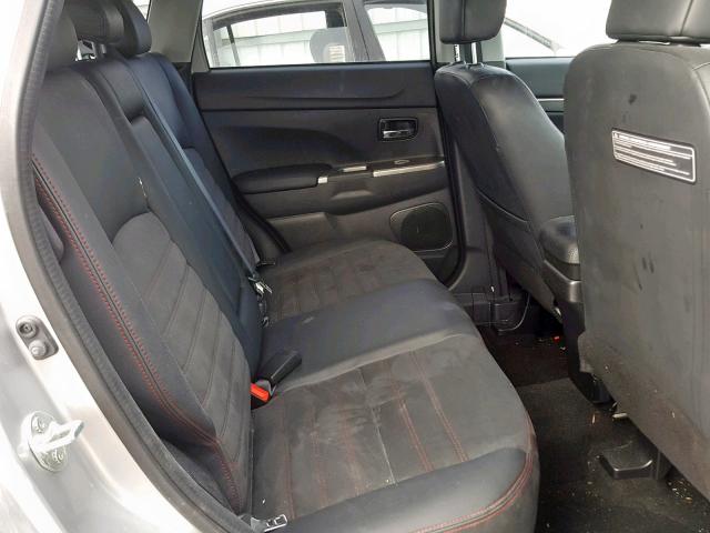 JA4AP3AW6JU000724 - 2018 MITSUBISHI OUTLANDER GRAY photo 6