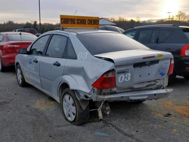 1FAHP34N46W244395 - 2006 FORD FOCUS ZX4 GRAY photo 3