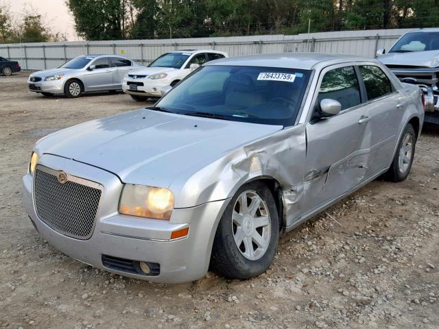 2C3JA53G35H108708 - 2005 CHRYSLER 300 TOURIN SILVER photo 2