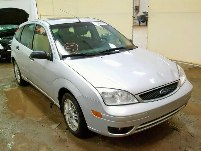 1FAHP37N77W245585 - 2007 FORD FOCUS ZX5 SILVER photo 1