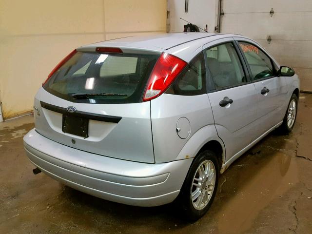 1FAHP37N77W245585 - 2007 FORD FOCUS ZX5 SILVER photo 4