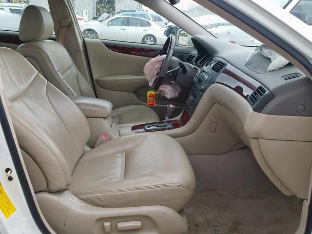 JTHBF30G520066227 - 2002 LEXUS ES 300 WHITE photo 5