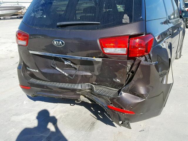 KNDMB5C11H6325598 - 2017 KIA SEDONA LX BROWN photo 9