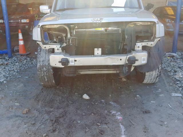1J8HH68238C154130 - 2008 JEEP COMMANDER კრემისფერი ფოტო 9