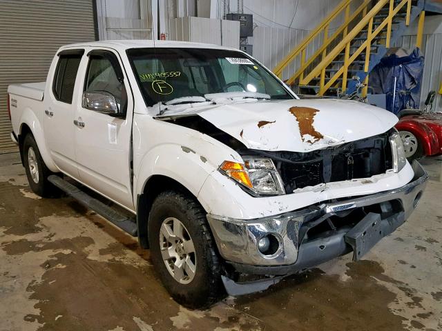 1N6AD07WX6C405337 - 2006 NISSAN FRONTIER C WHITE photo 1