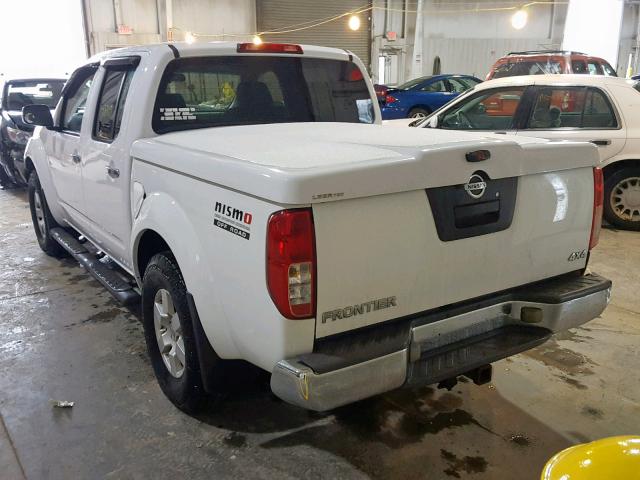 1N6AD07WX6C405337 - 2006 NISSAN FRONTIER C WHITE photo 3