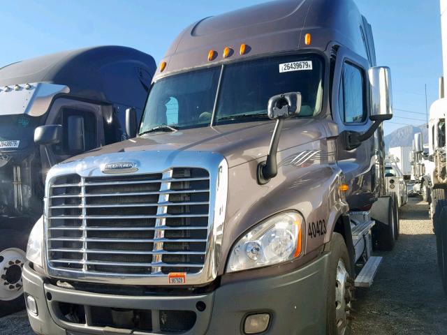 1FUJGLCKX9LAF0258 - 2009 FREIGHTLINER CASCADIA 1 GRAY photo 2