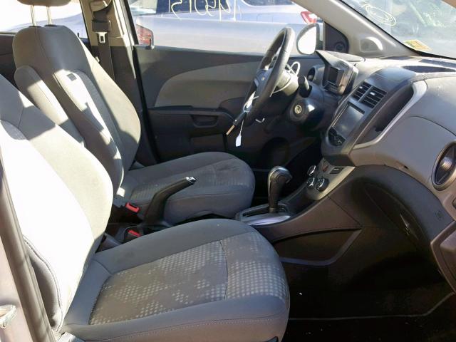 1G1JA5SH5E4240476 - 2014 CHEVROLET SONIC LS SILVER photo 5