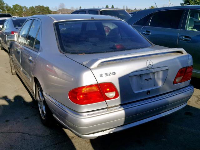 WDBJF65F3WA472438 - 1998 MERCEDES-BENZ E 320 SILVER photo 3