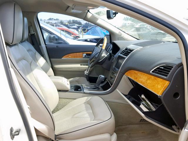 2LMDJ6JK4CBL01603 - 2012 LINCOLN MKX WHITE photo 5