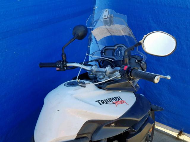 SMTE05BF9ET607672 - 2014 TRIUMPH MOTORCYCLE TIGER 800 WHITE photo 5