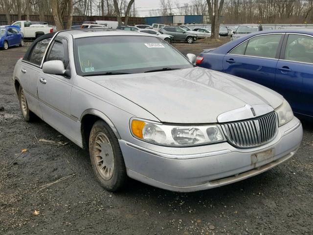 1LNHM83W4YY809807 - 2000 LINCOLN TOWN CAR C SILVER photo 1