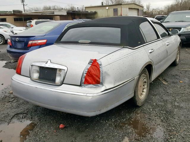 1LNHM83W4YY809807 - 2000 LINCOLN TOWN CAR C SILVER photo 4