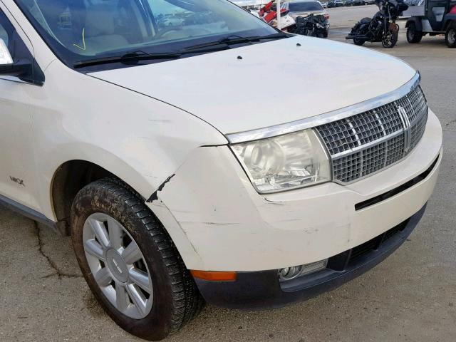 2LMDU68C87BJ35677 - 2007 LINCOLN MKX WHITE photo 10