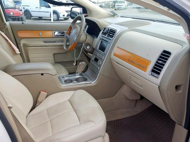 2LMDU68C87BJ35677 - 2007 LINCOLN MKX WHITE photo 5