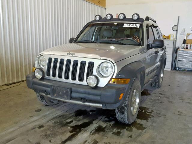 1J4GK38K85W517321 - 2005 JEEP LIBERTY RE SILVER photo 2