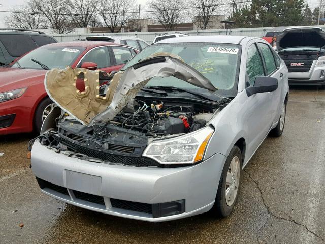 1FAHP34N18W140532 - 2008 FORD FOCUS S/SE SILVER photo 2