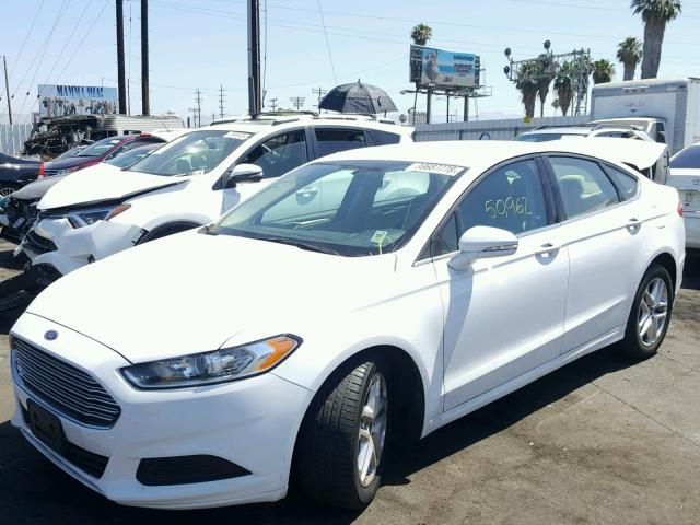 3FA6P0H78FR299078 - 2015 FORD FUSION SE WHITE photo 2