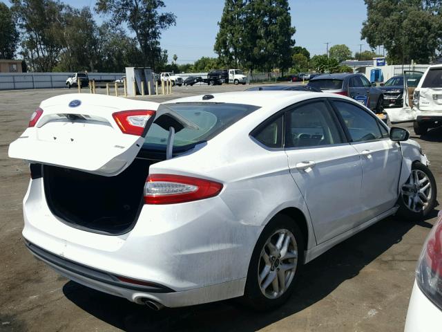 3FA6P0H78FR299078 - 2015 FORD FUSION SE WHITE photo 4