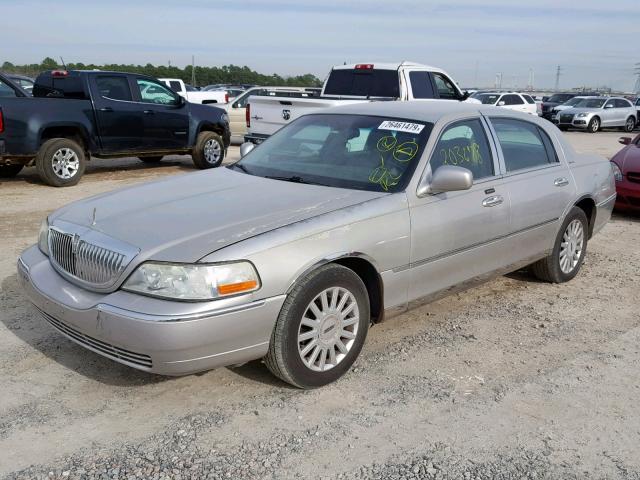 1LNHM81W85Y622214 - 2005 LINCOLN TOWN CAR S SILVER photo 2