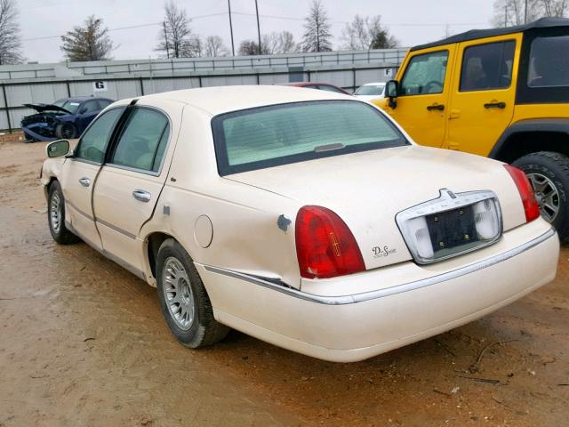 1LNFM83WXWY712194 - 1998 LINCOLN TOWN CAR C TAN photo 3