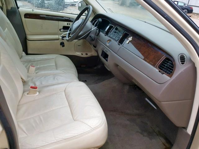 1LNFM83WXWY712194 - 1998 LINCOLN TOWN CAR C TAN photo 5