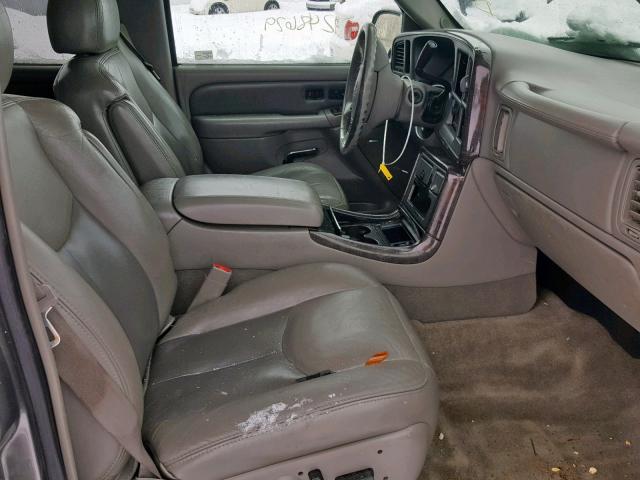 1GKEK63U75J264212 - 2005 GMC YUKON DENA GRAY photo 5