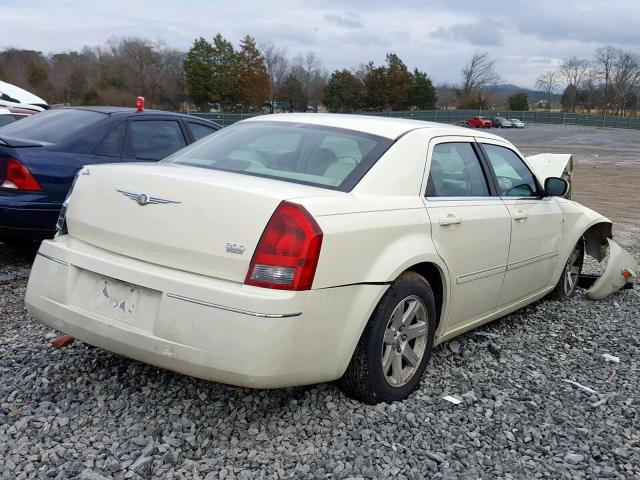 2C3KA53G67H683232 - 2007 CHRYSLER 300 TOURIN CREAM photo 4