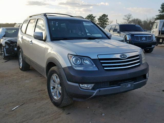 KNDJJ741695028043 - 2009 KIA BORREGO LX SILVER photo 1