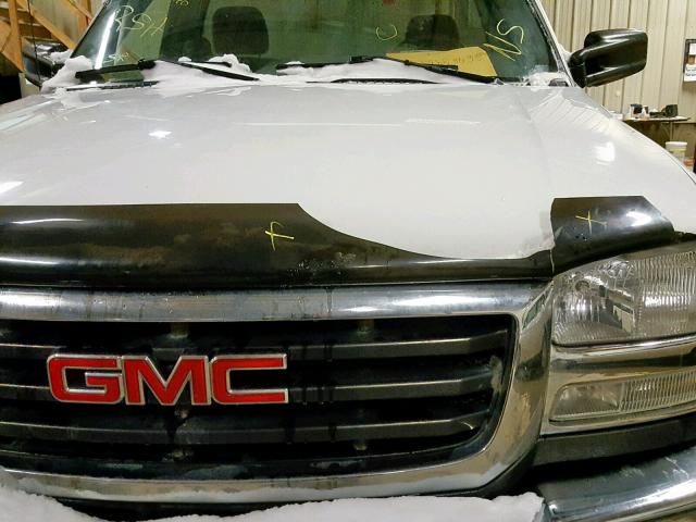 1GTHC24U76E217012 - 2006 GMC SIERRA C25 WHITE photo 9