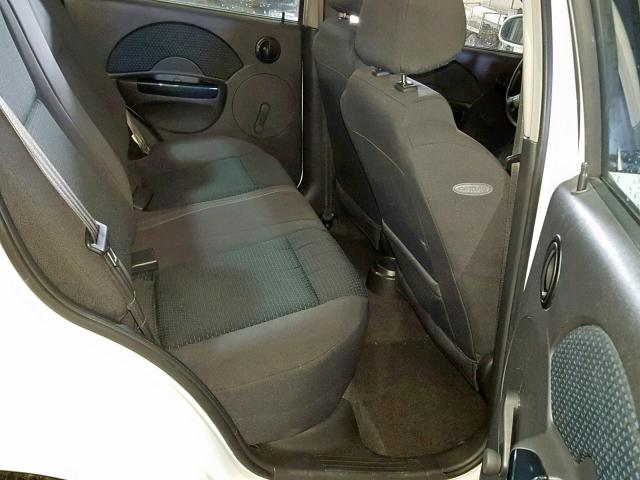 KL1TD56646B678376 - 2006 CHEVROLET AVEO BASE Ақ фото 6