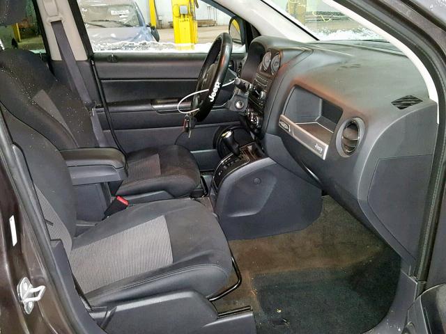 1C4NJDBB8ED828709 - 2014 JEEP COMPASS SP ნაცრისფერი ფოტო 5