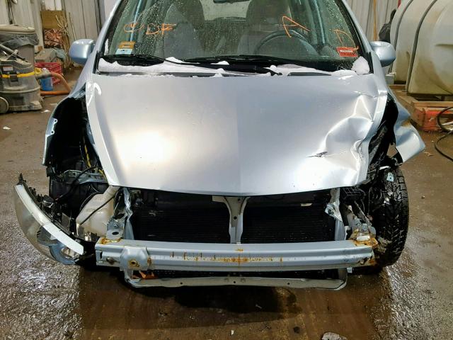 JHMGD38407S015588 - 2007 HONDA FIT SILVER photo 9