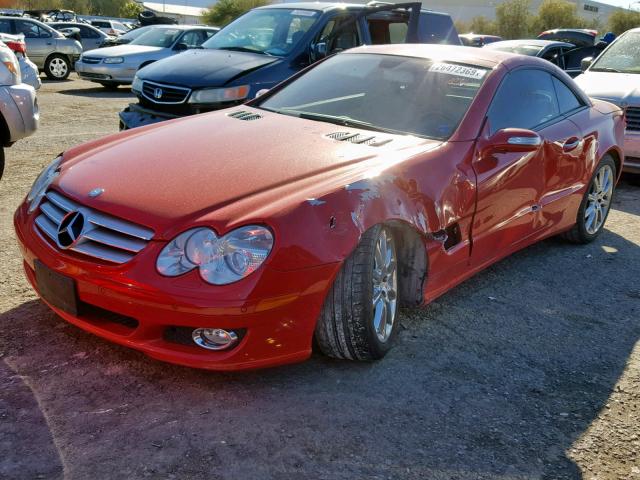 WDBSK71F98F137704 - 2008 MERCEDES-BENZ SL 550 RED photo 2