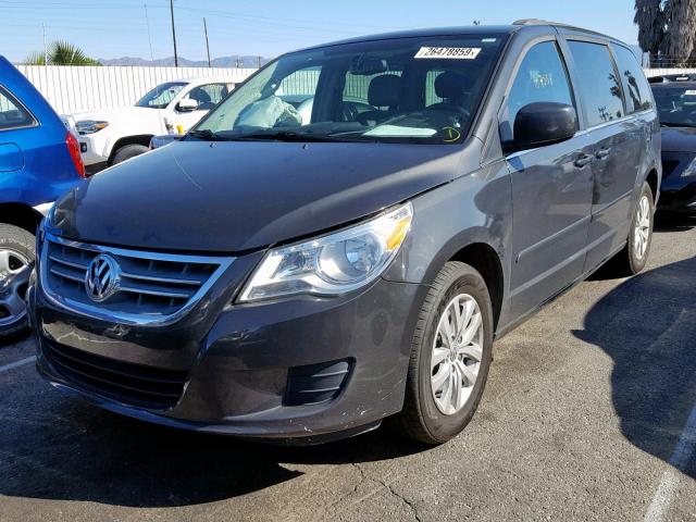 2C4RVABG5CR392296 - 2012 VOLKSWAGEN ROUTAN SE CHARCOAL photo 2