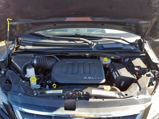 2C4RVABG5CR392296 - 2012 VOLKSWAGEN ROUTAN SE CHARCOAL photo 7