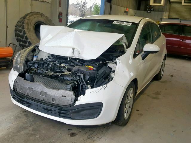 KNADM4A35F6453197 - 2015 KIA RIO LX WHITE photo 2