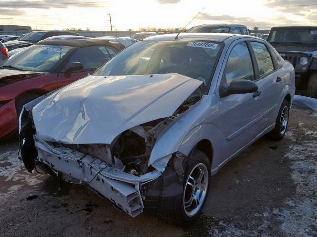 1FAFP34N06W194019 - 2006 FORD FOCUS ZX4 SILVER photo 2