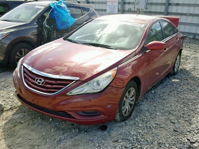 5NPEB4AC0BH208448 - 2011 HYUNDAI SONATA GLS RED photo 2