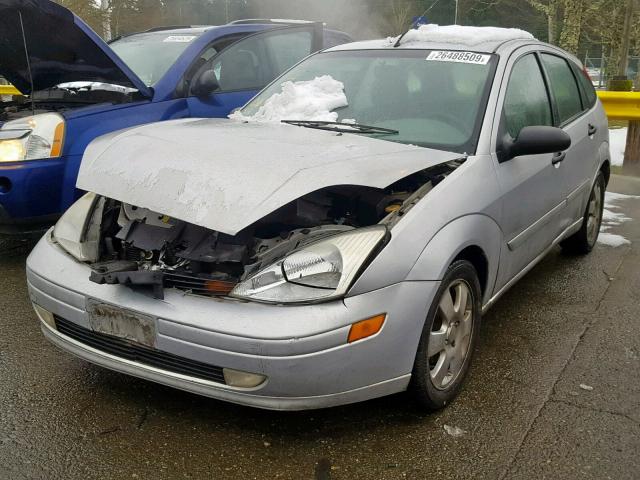 3FAFP37372R195997 - 2002 FORD FOCUS ZX5 SILVER photo 2