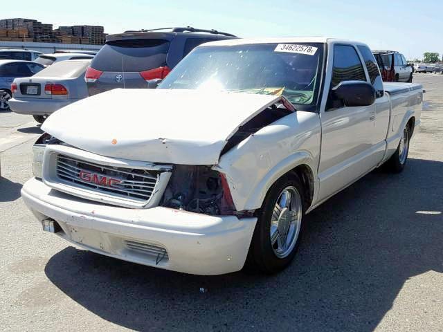 1GTCS195628121213 - 2002 GMC SONOMA WHITE photo 2