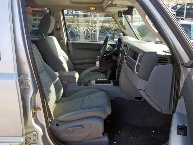 1J8HG48K86C293562 - 2006 JEEP COMMANDER 银色 照片 5