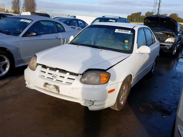 KMHCG45C95U594408 - 2005 HYUNDAI ACCENT GL WHITE photo 2