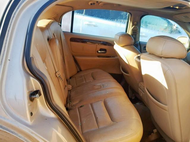 1LNFM82W2WY692752 - 1998 LINCOLN TOWNCAR TAN photo 6