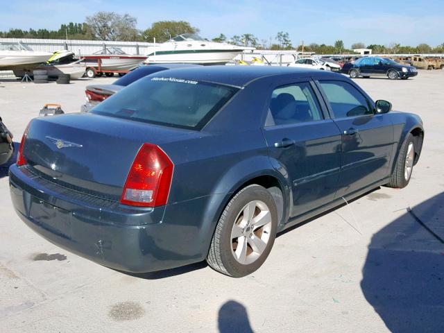 2C3AA43R85H624249 - 2005 CHRYSLER 300 GREEN photo 4