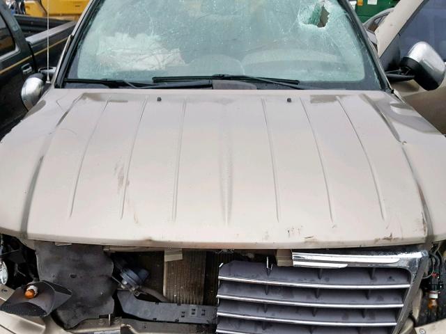 1A8HW58227F578461 - 2007 CHRYSLER ASPEN LIMI BEIGE photo 7