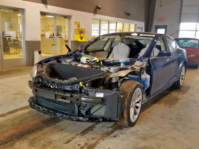 5YJSA1E27JF245970 - 2018 TESLA MODEL S أزرق صورة 2
