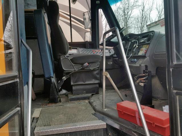 4UZABRDT9BCAT7250 - 2011 FREIGHTLINER CHASSIS B2 ყვითელი ფოტო 5